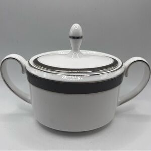 Vera Wang Sable Duchesse Covered Sugar Bowl by Wedgwood Platinum Accent